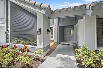 18 Glencairn Rd in Palm Beach Gardens, FL - Building Photo - Building Photo