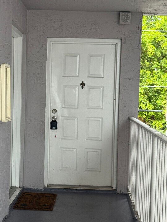 2660 W 76th St in Hialeah, FL - Building Photo