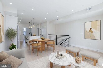 722 Kenyon St NW in Washington, DC - Building Photo - Building Photo