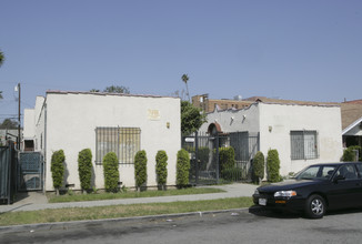 Two Worlds Apartments in Los Angeles, CA - Building Photo - Building Photo