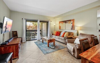 255 S Avenida Caballeros, Unit 208 in Palm Springs, CA - Foto de edificio - Building Photo