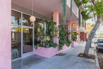 Sasan Apartments in San Diego, CA - Building Photo - Building Photo