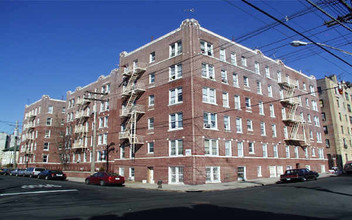 707 E 242nd St in Bronx, NY - Building Photo - Building Photo