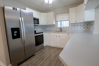 1285 SE Port St Lucie Blvd in Port St. Lucie, FL - Building Photo - Building Photo