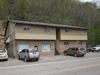 5129 Midland Trl in Alloy, WV - Foto de edificio - Building Photo