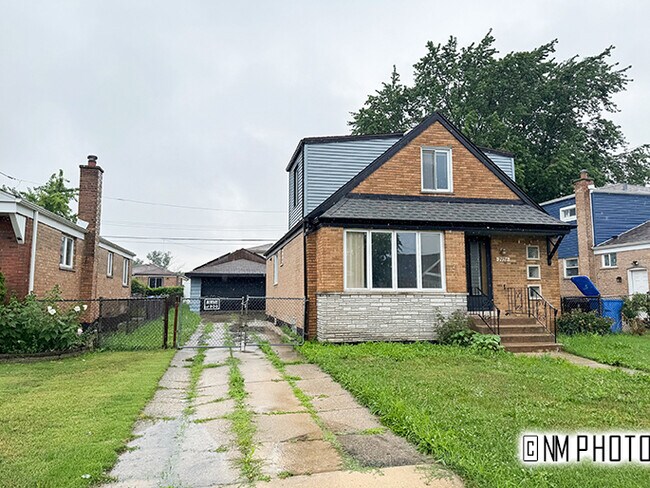7926 S Kostner Ave in Chicago, IL - Foto de edificio - Building Photo