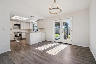 2553 Candlewood Dr in Redding, CA - Foto de edificio - Building Photo