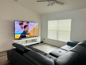 2524 NE 5th Ave in Cape Coral, FL - Building Photo - Building Photo