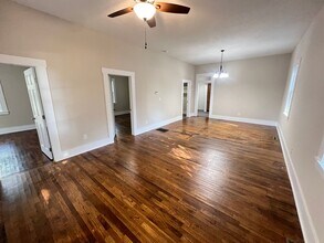 1027 W Florida St in Springfield, MO - Building Photo - Building Photo