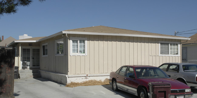 1126 Armstrong in Hayward, CA - Foto de edificio - Building Photo