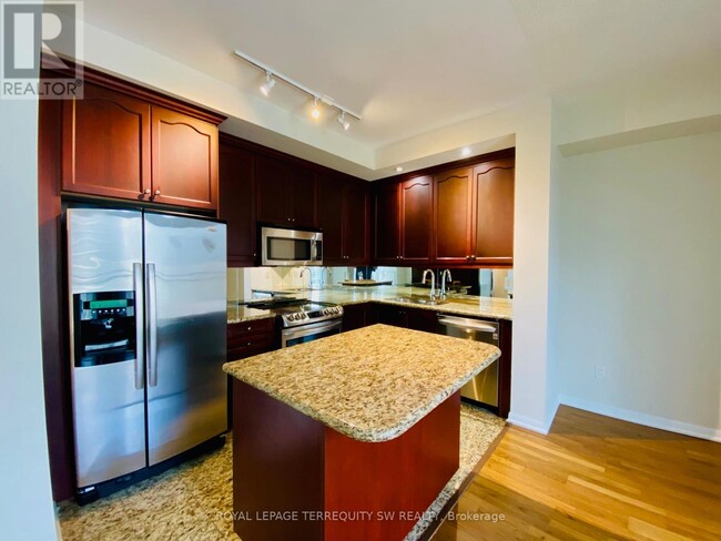 628-628 Fleet St in Toronto, ON - Building Photo - Building Photo
