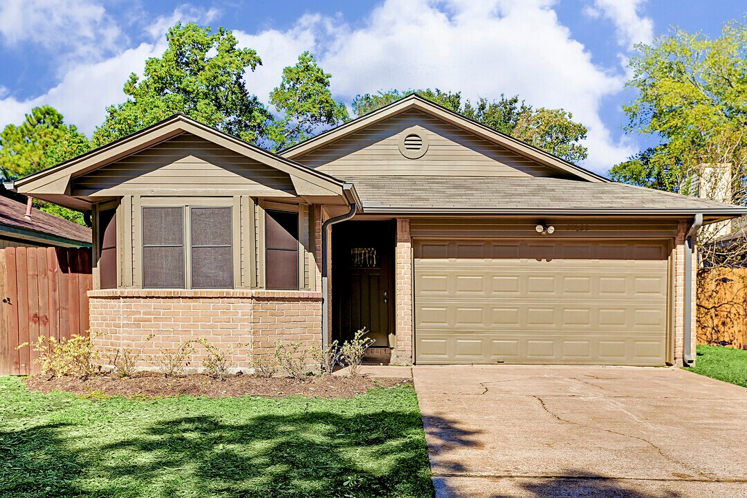 20622 Broughwood Cir in Katy, TX - Building Photo