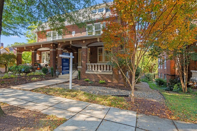 property at 2814 Bellevue Terrace NW