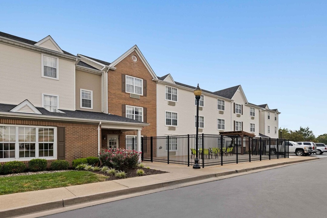 Furnished Studio-Fenton in Fenton, MO - Foto de edificio