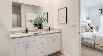 8001 Huntington Hl Dr E in Millington, TN - Building Photo