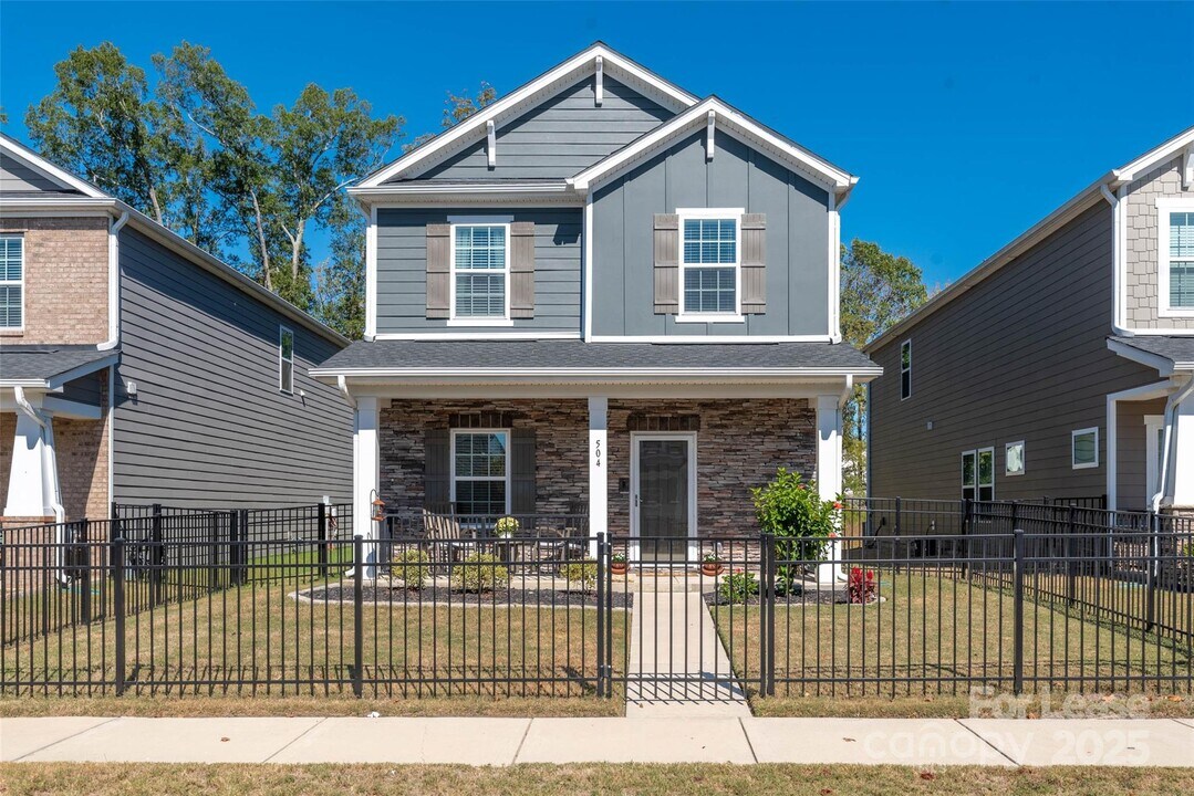504 Cranford Dr in Pineville, NC - Building Photo