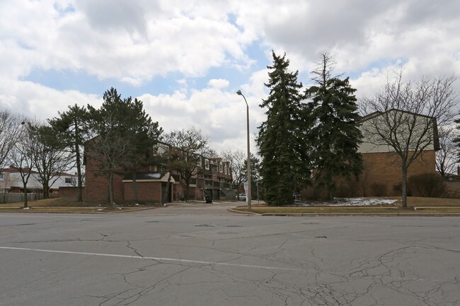 1-26 Buddleswood Ct in Toronto, ON - Building Photo - Building Photo