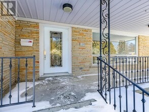 129 Crestwood Rd in Vaughan, ON - Building Photo - Building Photo