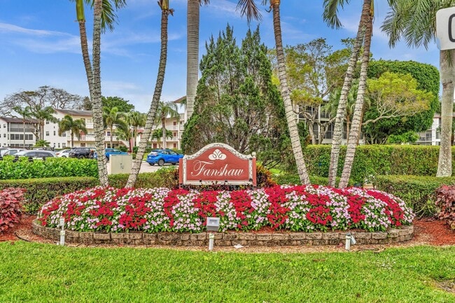 576 Fanshaw N in Boca Raton, FL - Building Photo - Building Photo