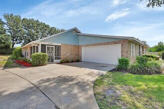 2410 S Glen Eagles Dr in DeLand, FL - Building Photo - Building Photo