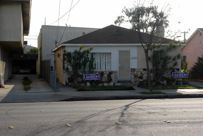 11854-11856 Inglewood Ave in Hawthorne, CA - Foto de edificio - Building Photo