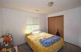 2446 Rushmore Dr in Iowa City, IA - Building Photo - Building Photo