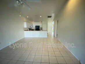622 SE 13th Pl in Cape Coral, FL - Foto de edificio - Building Photo