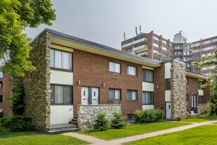 184 Thompson Boul in St. Laurent, QC - Building Photo