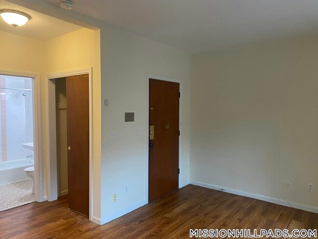 54 S Huntington Ave, Unit 1 in Boston, MA - Building Photo - Building Photo