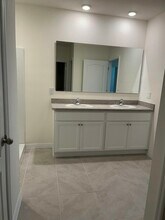 3204 Silas Dr in New Smyrna Beach, FL - Foto de edificio - Building Photo