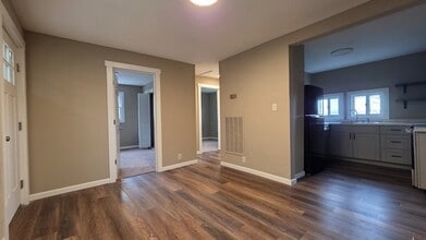 635 E Pine St in Johnson City, TN - Building Photo - Building Photo