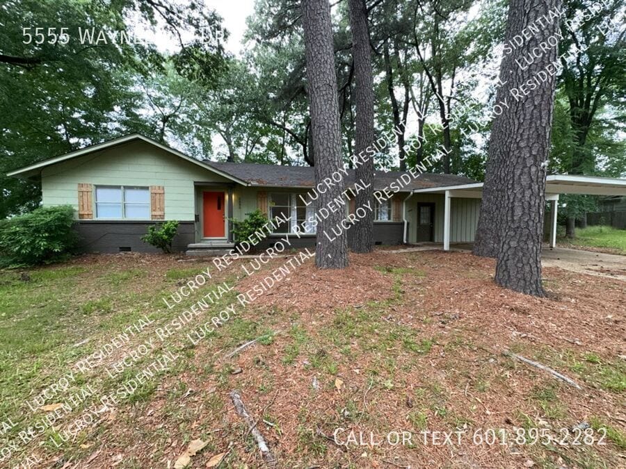 5555 Wayneland Dr in Jackson, MS - Building Photo