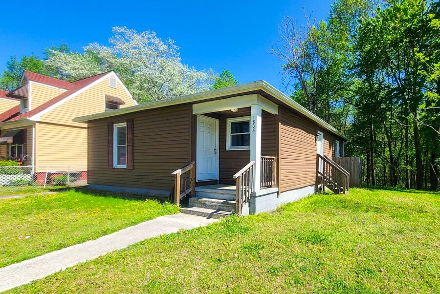 1808 Freeman St in Hopewell, VA - Building Photo