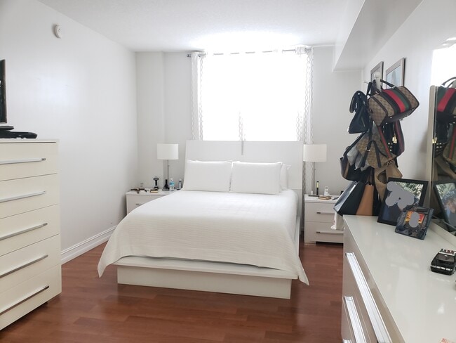 1 Glen Royal Pkwy, Unit 1003 in Miami, FL - Building Photo - Building Photo