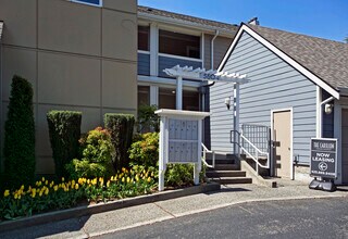 The Carillon Apartments in Kirkland, WA - Foto de edificio - Building Photo