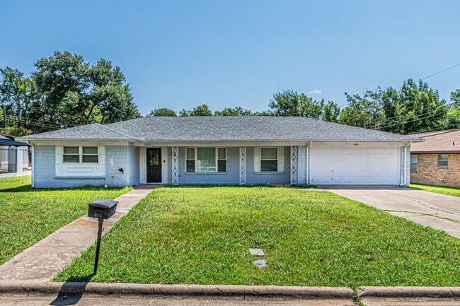 1805 W Cedar Elm Dr