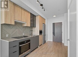 1037 The Queensway in Toronto, ON - Building Photo - Building Photo