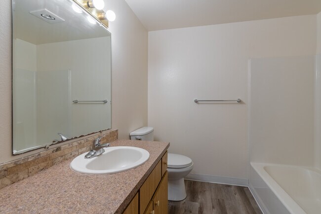 Northwood Meadows Apartments in Salem, OR - Building Photo - Interior Photo