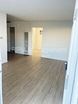 6624 Sylmar Ave in Los Angeles, CA - Building Photo