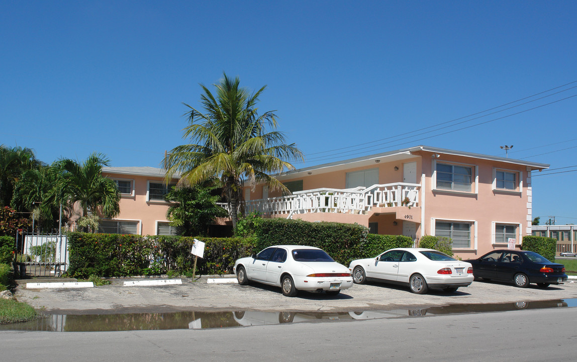 The Waldorf at Coral Ridge in Fort Lauderdale, FL - Building Photo