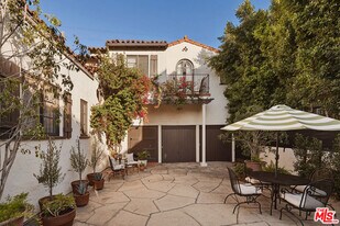 830 N Gardner St in Los Angeles, CA - Building Photo