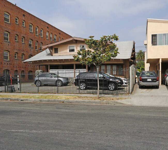 863 S St Andrews Pl in Los Angeles, CA - Foto de edificio - Building Photo