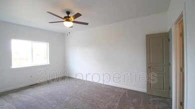 2188 W Bella Ln in Nampa, ID - Building Photo - Building Photo