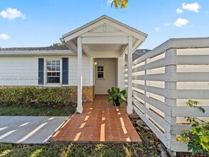 13737 SW 149th Cir Ln in Miami, FL - Building Photo - Building Photo