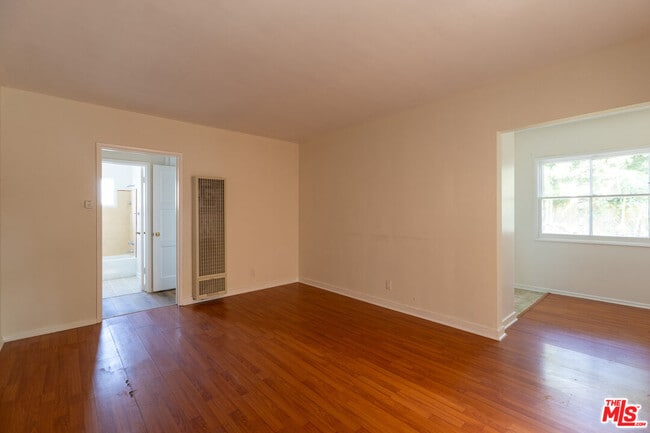 property at 1316 1/4 S Barrington Ave