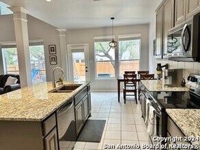 1326 Delmont Ct in San Antonio, TX - Foto de edificio - Building Photo