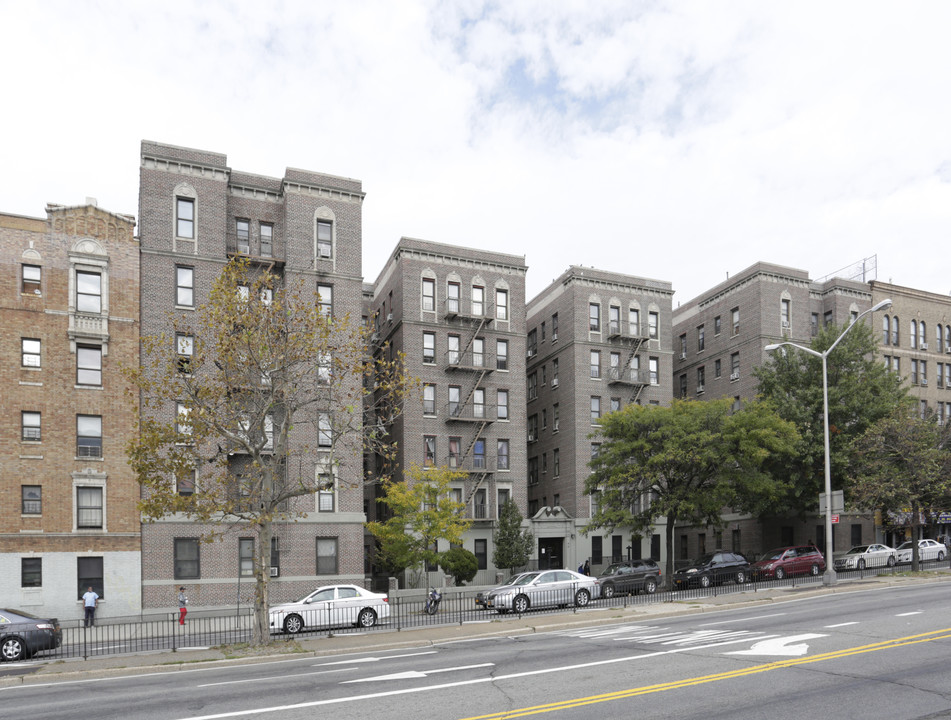 North Town Court in Bronx, NY - Building Photo