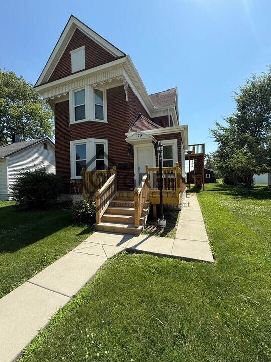 170 N Michigan Ave in Bradley, IL - Building Photo