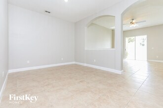 663 Breezeway Ct in Brandon, FL - Building Photo - Building Photo