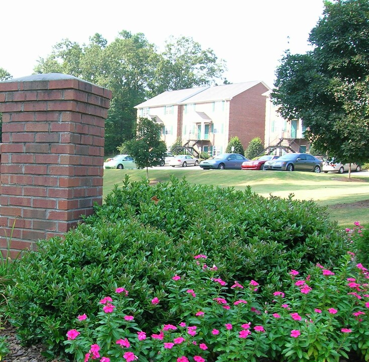 100 WOODSTONE Dr in Athens, GA - Foto de edificio